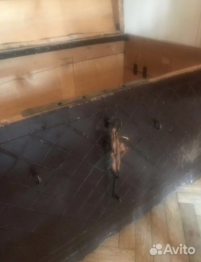 Сундук антикварный