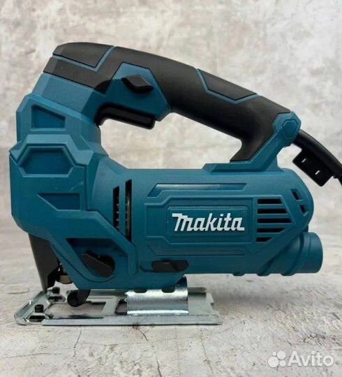 Лобзик Makita сетевой HR 7002