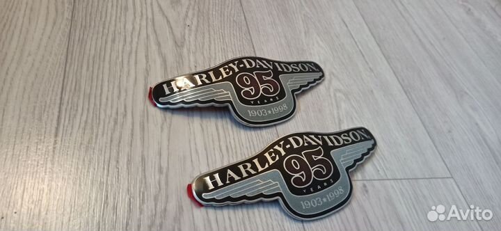 Эмблемы, шильды на бак Harley Davidson 95 лет