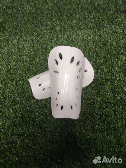 Щитки футбольные для взрослых и детей