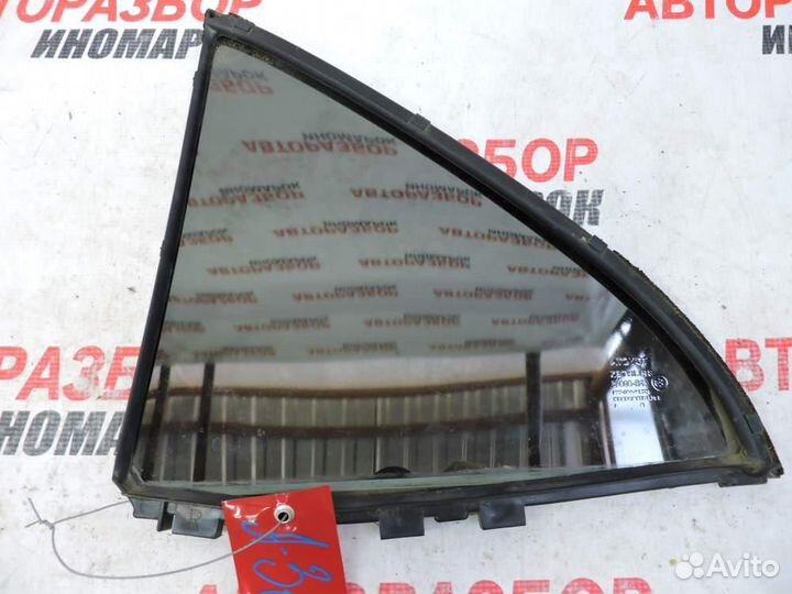 Стекло двери задней правой форточка Toyota Avensis
