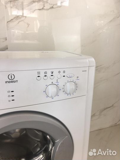 Стиральная машина бу узкая 4 кг Indesit wiun82