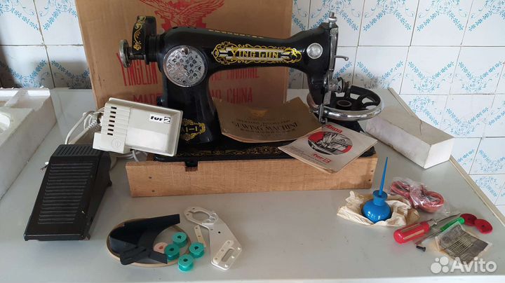 Новая швейная машинка ying lun(Китай СССР)