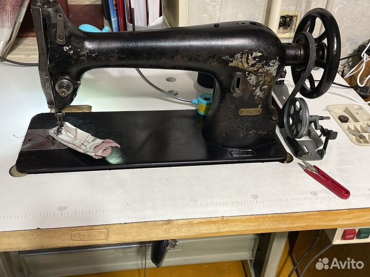 Швейная машинка машинка Сингер по коже и особо