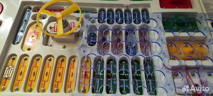 Электронный конструктор Знаток. 999 схем