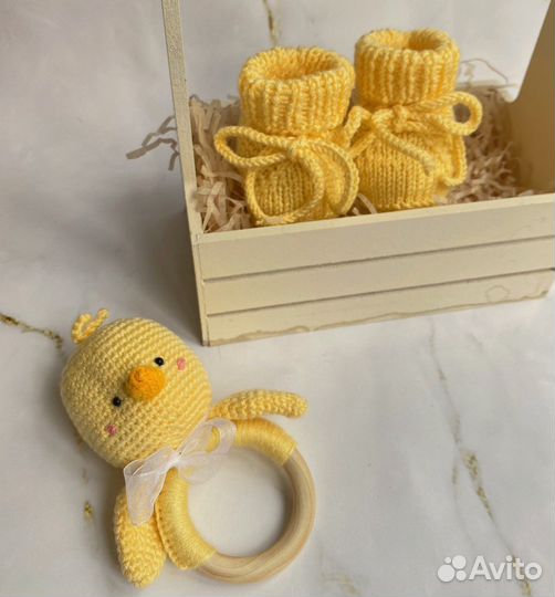 Вязанные игрушки, грызунки и погремушки