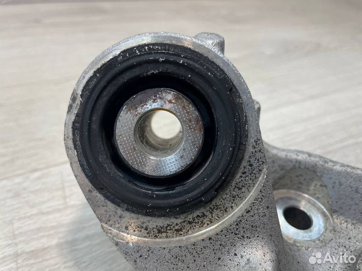 Кулак задний правый Honda CR-V 4 RM