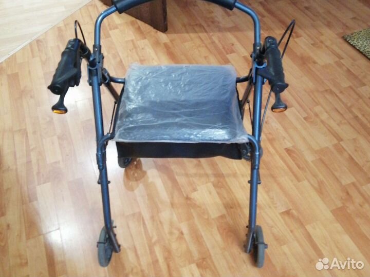 Склодное кресло - ходунки