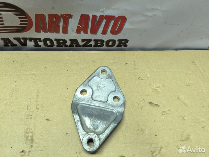 Кронштейн крепления заднего редуктора Toyota Rav 4