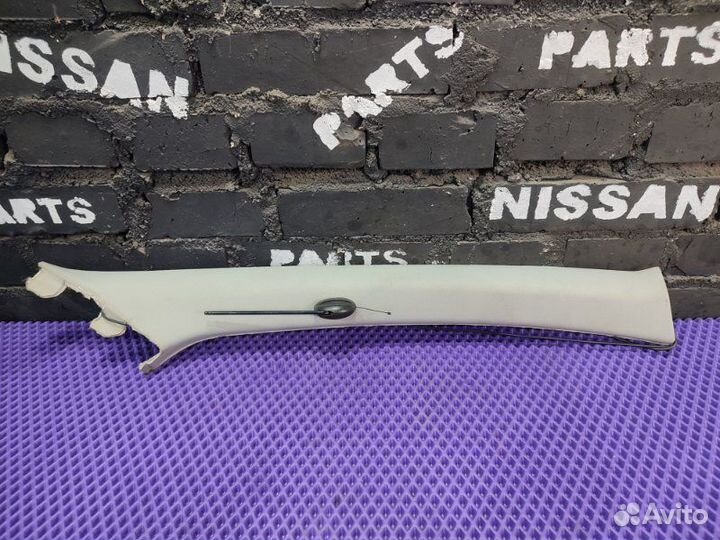 Обшивка стойки кузова передняя правая Nissan