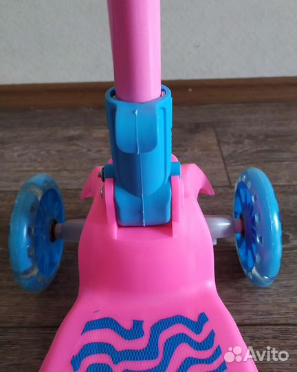 Новый трёхколёсный самокат + шлем