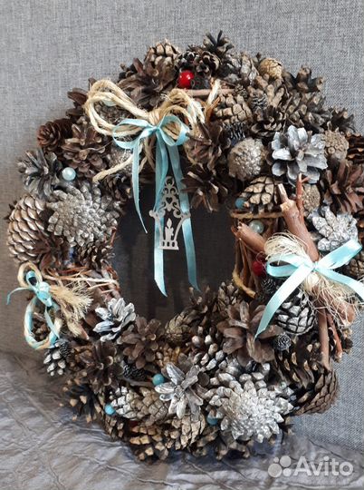 Новогодний декор, рождественский венок из шишек