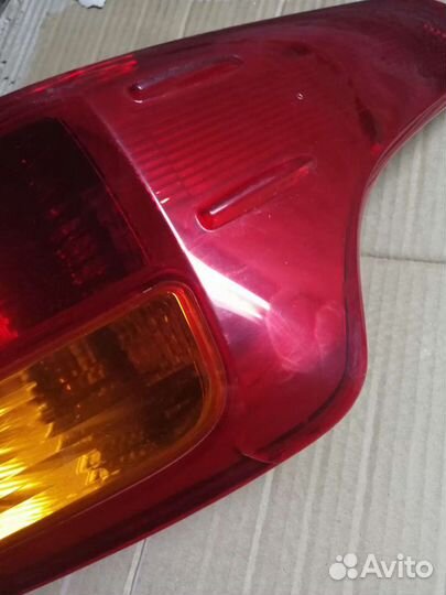Задний правый наружный фонарь на Тойоту Раф4