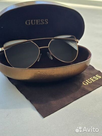 Солнцезащитные очки женские Guess