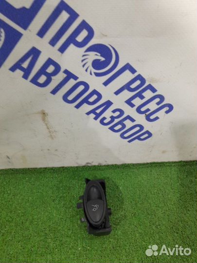 Кнопка открывания багажника Mercedes-Benz W211