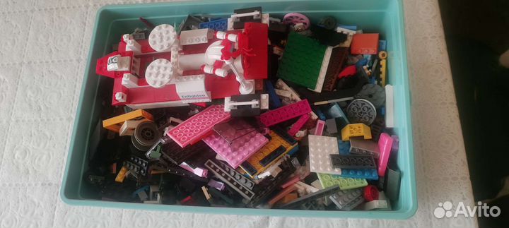 Полная коробка Lego