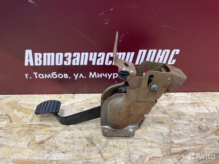 Педаль тормоза Renault Logan