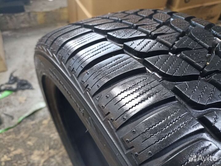 Bridgestone Blizzak LM-25 225/45 R19