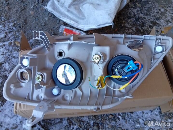 Фары на toyota corolla 120