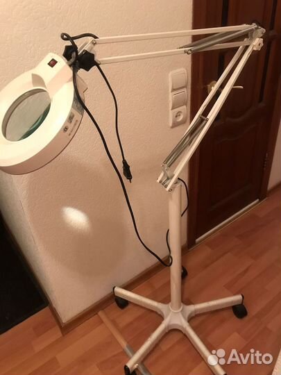 Лампа-лупа на штативе Silver Fox