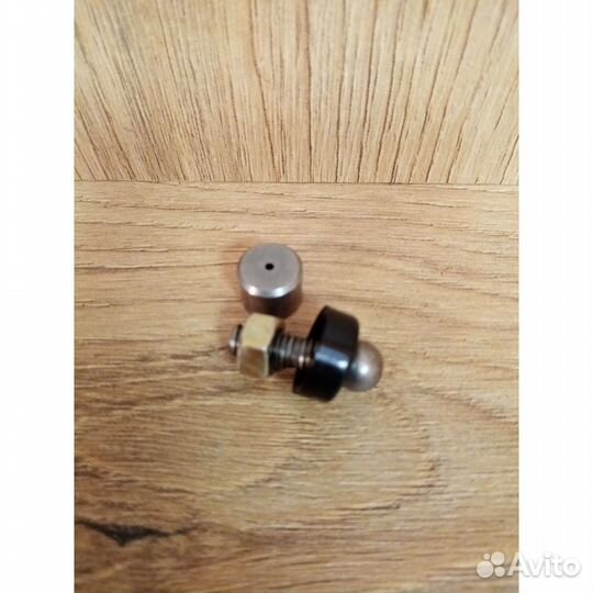 Болт регулировочный коромысел с гайкой ISF 2.8 (ор