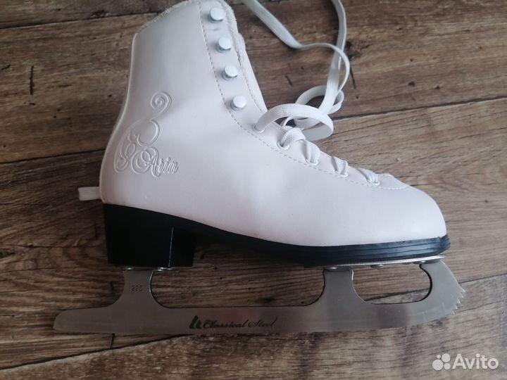 Коньки на девочку 35 размер