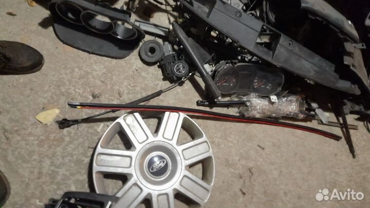 Bmw x3 e83 молдинг лобового стекла