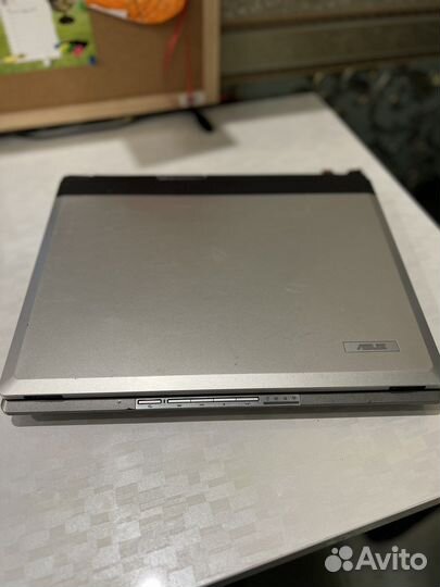 Ноутбук asus