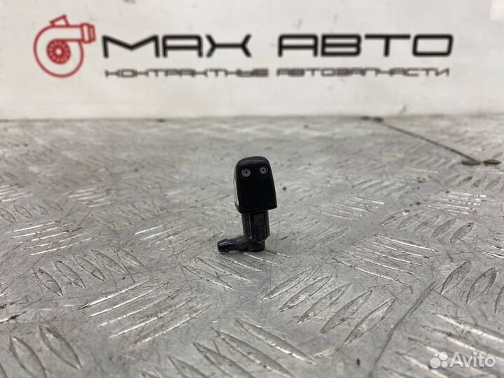 Б/У форсунка омывателя передний правый Toyota Town