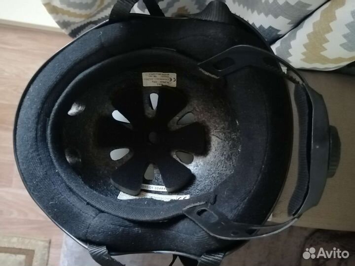 Шлем защитный для роликов или велосипеда