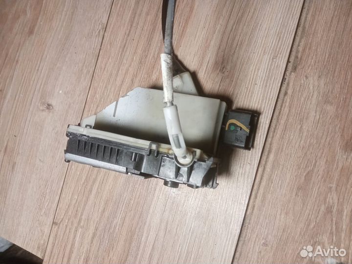 Замок задней правой двери Citroen C4 2