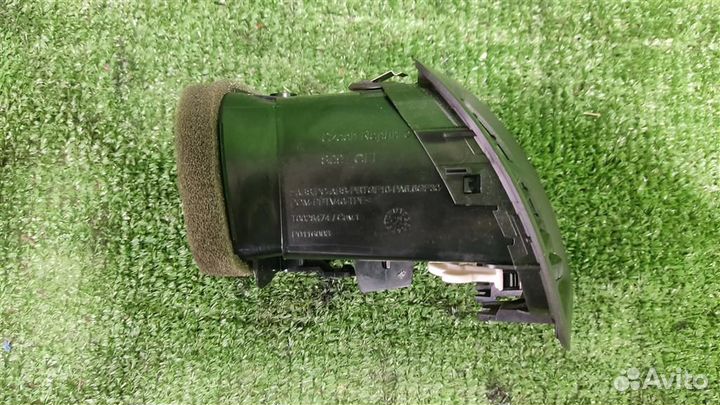 Дефлектор торпедо правый Skoda Fabia 5J 2010