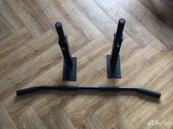 Турник настенный