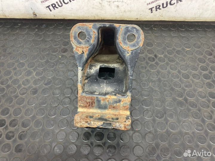 Кронштейн цилиндра подъема кабины