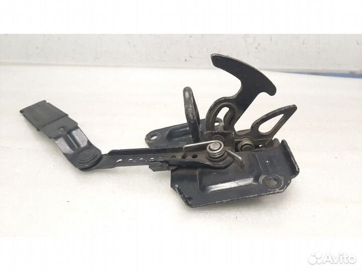 Крюк капота audi A6 C5