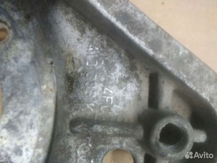 Кронштейн амортизатора audi A6 C6