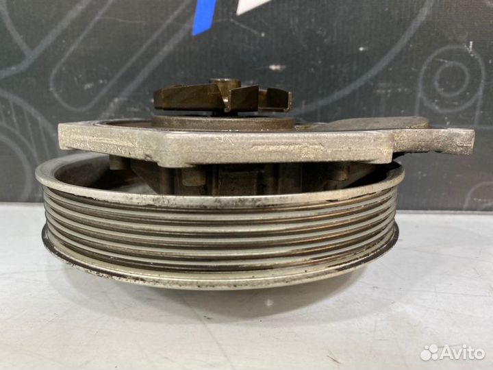 Помпа Audi A6 C6 BDW 2005