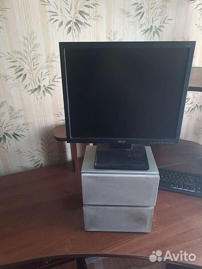 Монитор и колонки