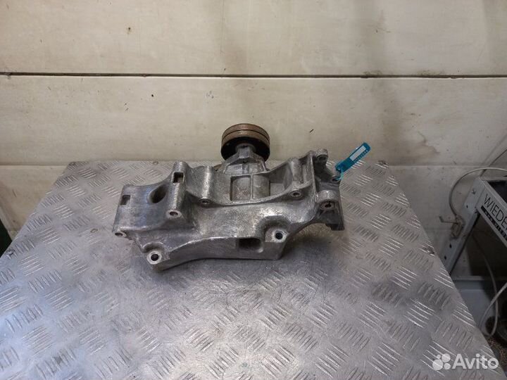 Кронштейн генератора Skoda Octavia A4 1.4 AHW