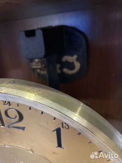 Старинные настенные антикварные часы с боем