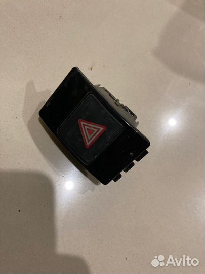 Выключатель авар. свет. сигн Audi A6 4G0941509