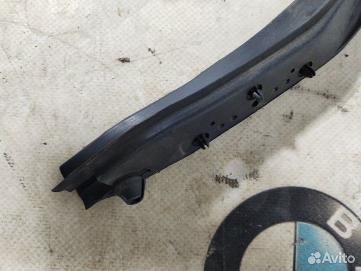 Уплотнитель стекла двери задний правый Bmw 525I