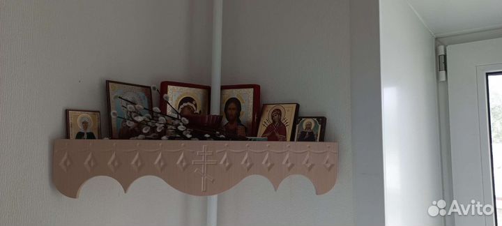 Угловая полка для икон