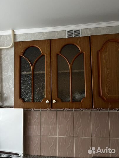 Стол,тумбочки кухонные, уголок