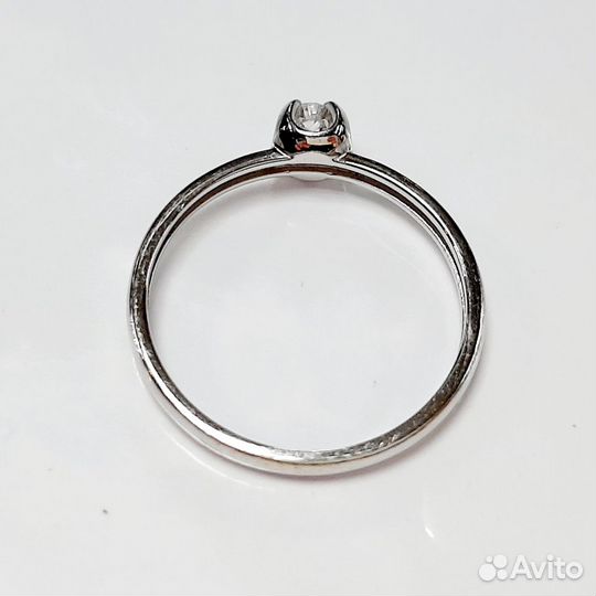 Золотое кольцо с бриллиантом