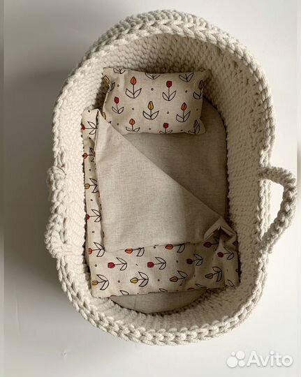 Вязаная люлька для куклы