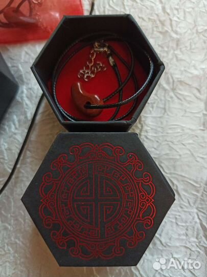 Талисман Леди Баг: кулон Кватагама (яшма)