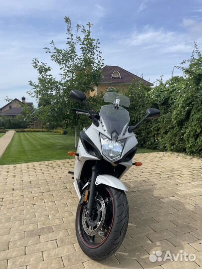 Yamaha FZ6R