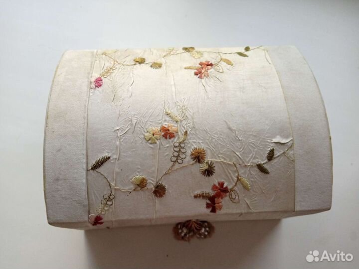 Шкатулка с вышивкой. Ручная работа