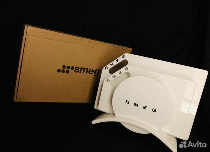 Smeg: стильные белые разделочные доски